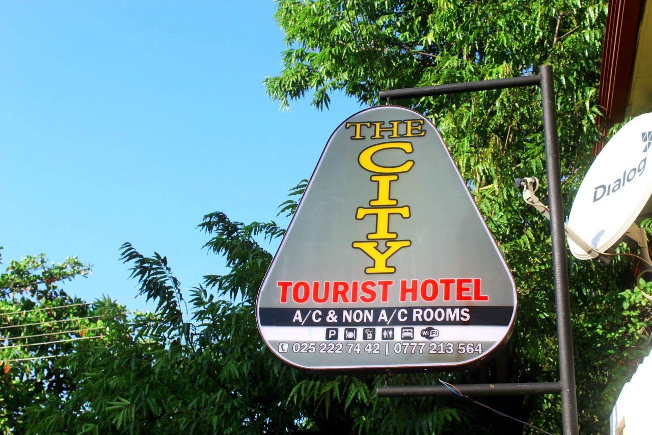 The City Tourist Hotel อนุราธปุระ ภายนอก รูปภาพ